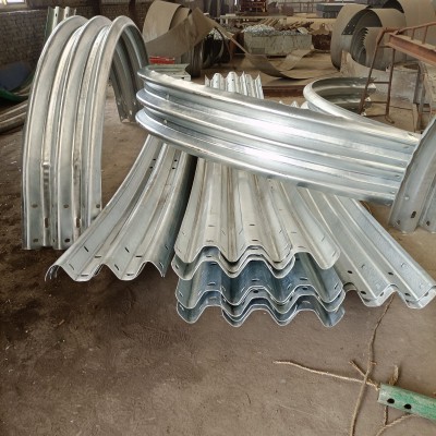 波形護欄彎板多少錢一米_交通安全設(shè)施_安全/防護_產(chǎn)品_企騰網(wǎng)工廠